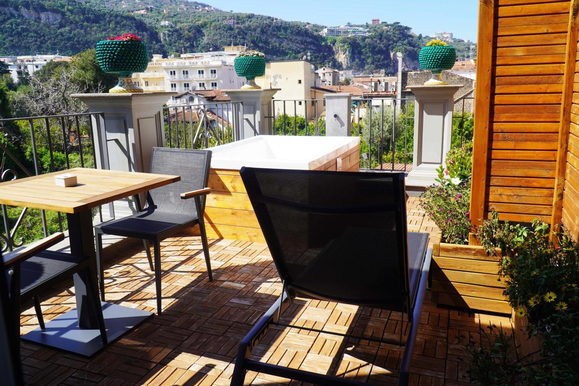 Palazzo Martinelli Hotel ซอร์เรนโต ภายนอก รูปภาพ